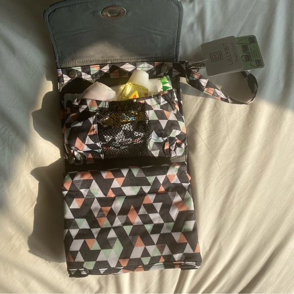 Lillybit Uptown Diaper Clutch Triangles - Picture 6 of 9
